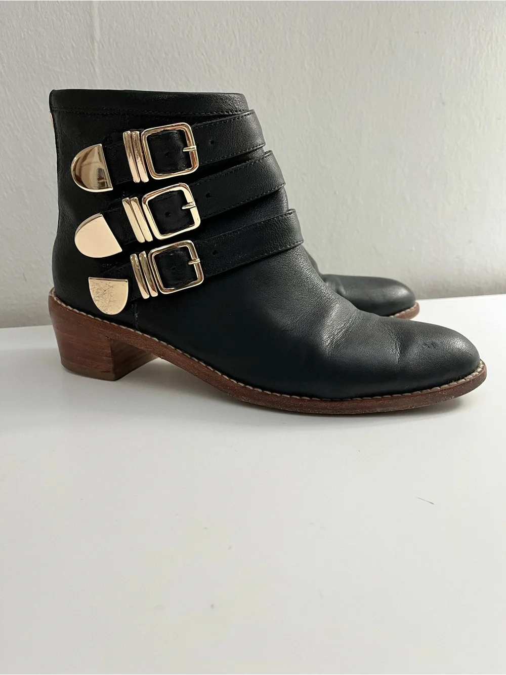 Loeffler Randall stunning rare